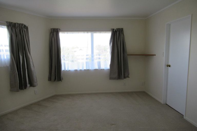 Photo of property in 1/4 Fairbanks Place, Glendene, Auckland, 0602