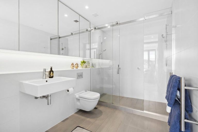 Photo of property in Clyde Quay Wharf, 1a/7 Clyde Quay Wharf, Te Aro, Wellington, 6011