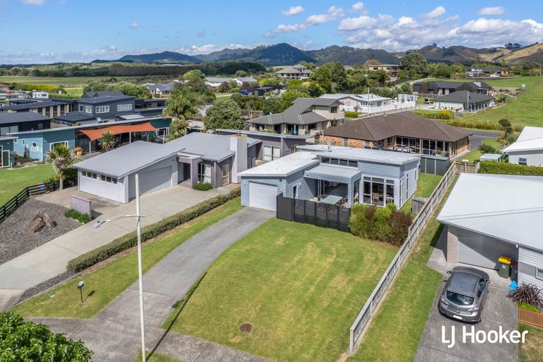 Photo of property in 8a Reo Crescent, Waihi Beach, 3611