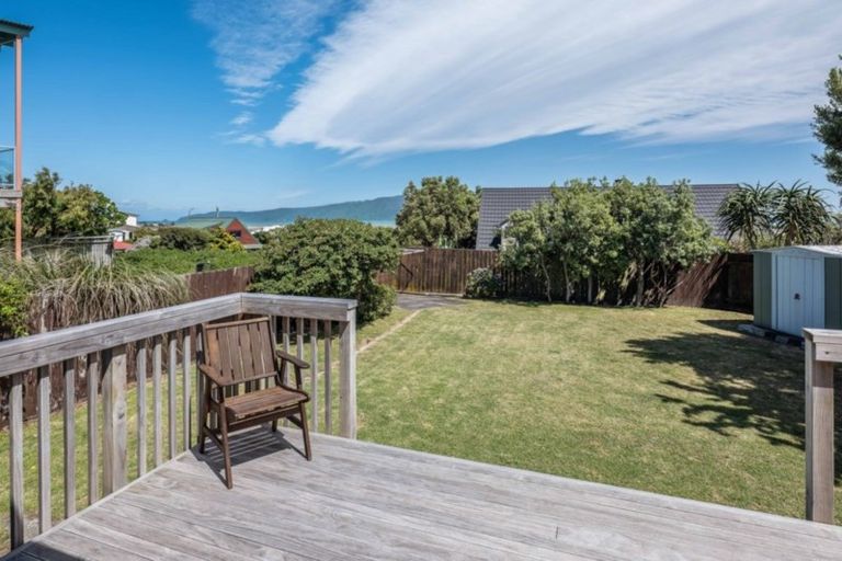 Photo of property in 42 Hicks Crescent, Waikanae Beach, Waikanae, 5036