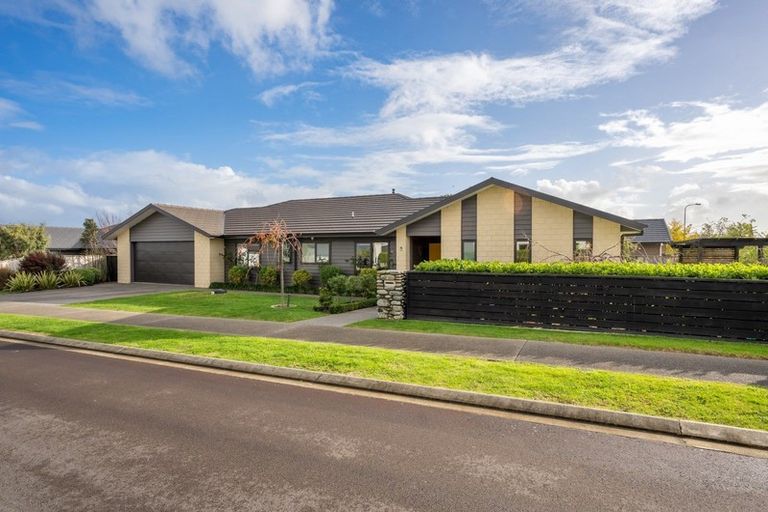 Photo of property in 2 Pohatu Lane, Otaki, 5512
