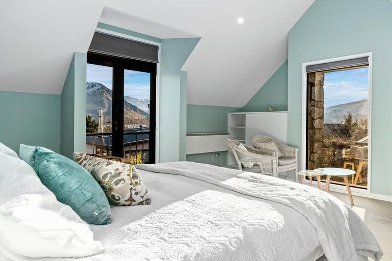 Photo of property in 8b Minaret Ridge, Wanaka, 9305