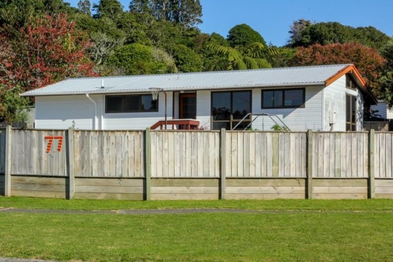 Photo of property in 77 Riversdale Drive, Merrilands, New Plymouth, 4312