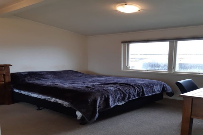 Photo of property in 41 Hobsonville Road, West Harbour, Auckland, 0618