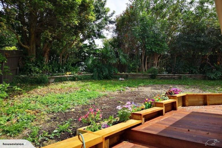 Photo of property in 33 John Downs Drive, Browns Bay, Auckland, 0630