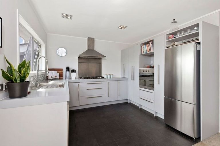 Photo of property in 2/13 Kiri Place, Mairangi Bay, Auckland, 0630