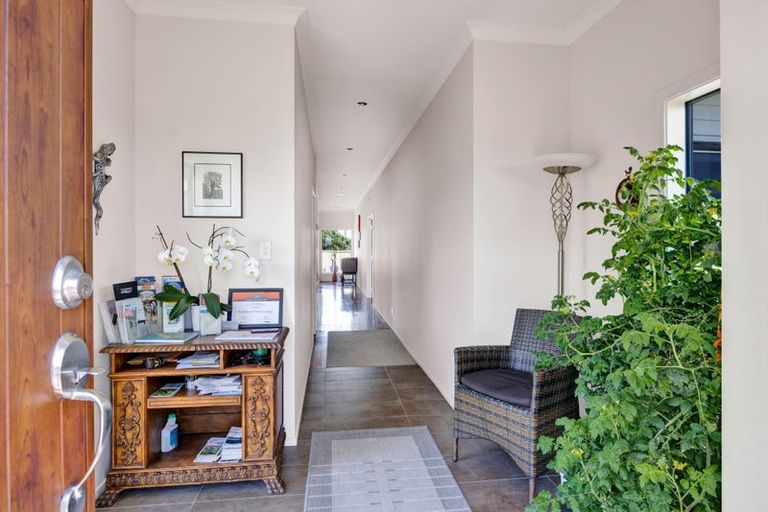 Photo of property in 630 South Road, Omata, New Plymouth, 4374