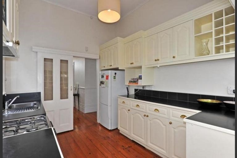 Photo of property in 86 Tinakori Road, Thorndon, Wellington, 6011