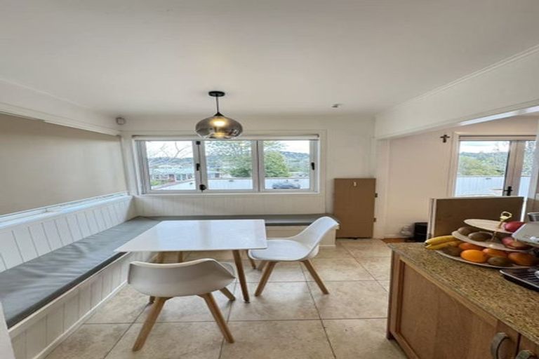 Photo of property in 62 La Rosa Street, Green Bay, Auckland, 0604