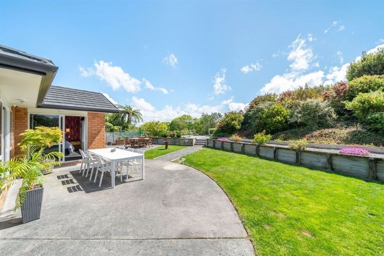 Photo of property in 1 Valley View Way, Timberlea, Upper Hutt, 5018