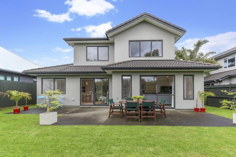 Photo of property in 21 Corsica Way, Karaka, Papakura, 2113
