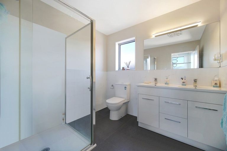 Photo of property in 11 Regis Park Drive, Pukekohe, 2120