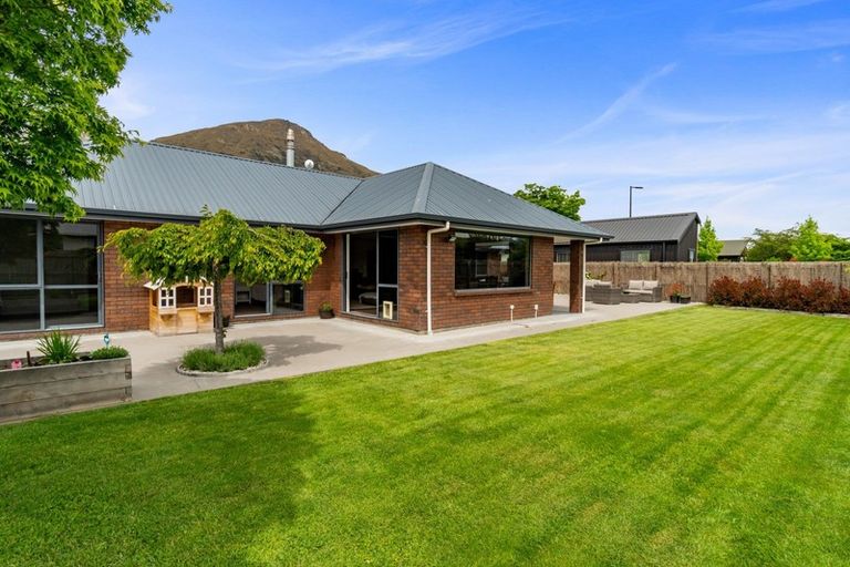 Photo of property in 9 Red Cottage Drive, Lake Hayes, Queenstown, 9304
