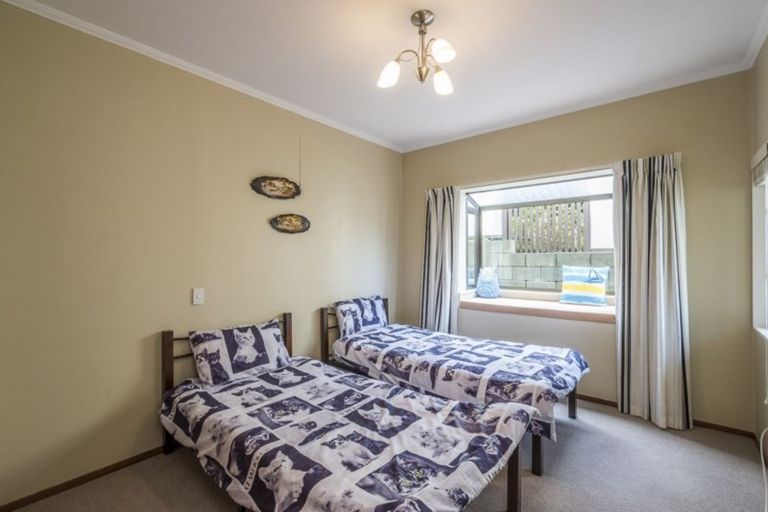 Photo of property in 128 Winara Avenue, Waikanae, 5036