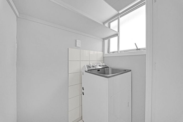 Photo of property in 296a Triangle Road, Massey, Auckland, 0614
