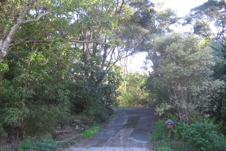 Photo of property in 71 Laingholm Drive, Laingholm, Auckland, 0604