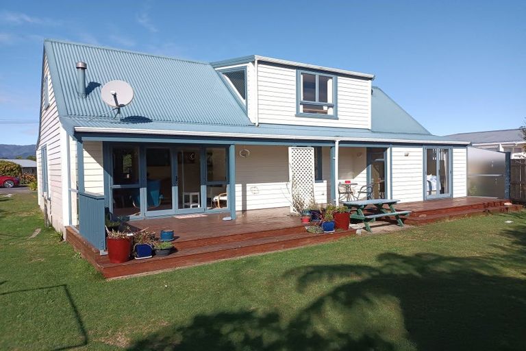Photo of property in 18 Cook Street, Carters Beach, Westport, 7825