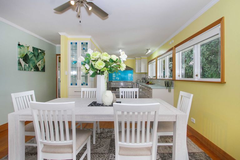 Photo of property in 24 Howard Road, Northcote, Auckland, 0627