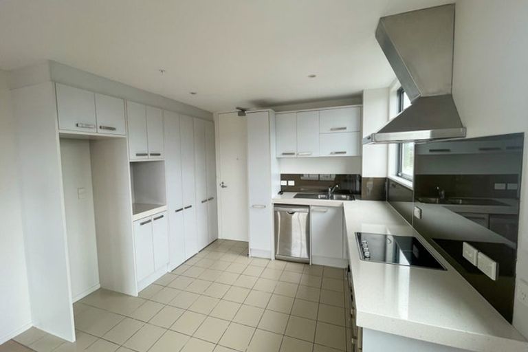 Photo of property in Bella Vista, 2d/84 Gunner Drive, Te Atatu Peninsula, Auckland, 0610