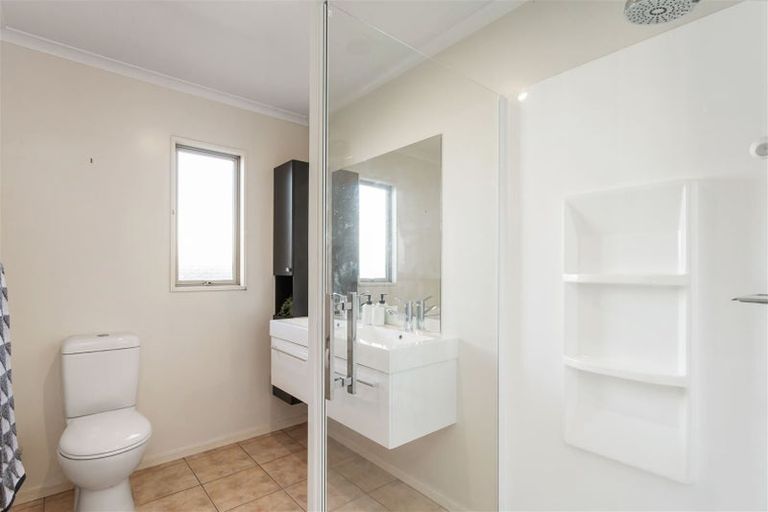 Photo of property in 18 Scarlet Lane, Redwood, Christchurch, 8051