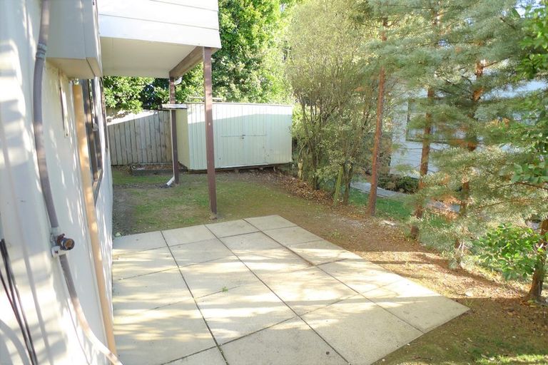 Photo of property in 2/23 Flaunty Place, West Harbour, Auckland, 0618