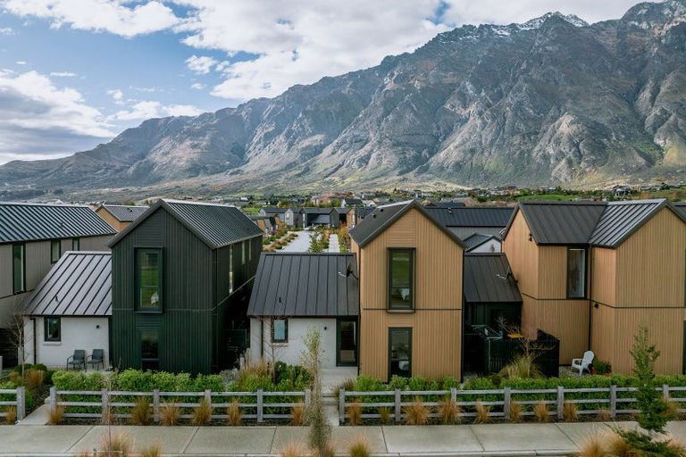 Photo of property in 33 Mulholland Drive, Jacks Point, 9371