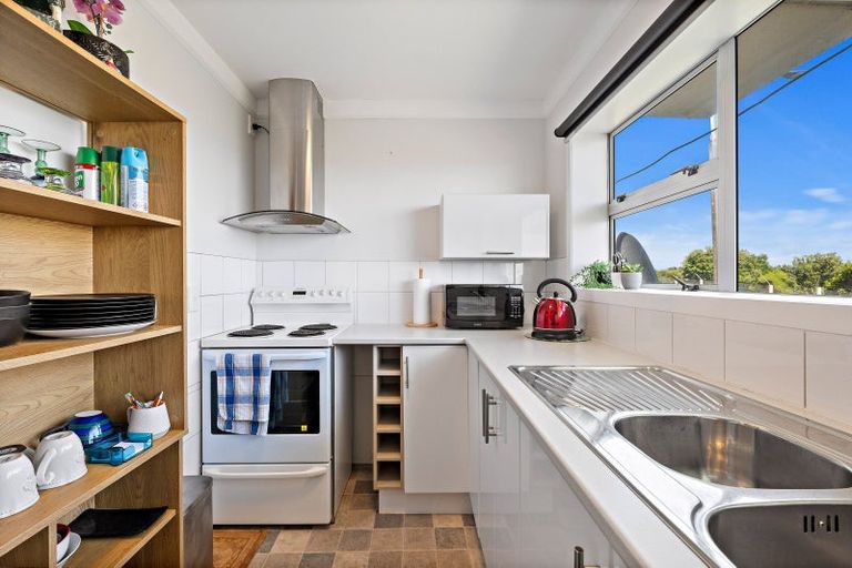 Photo of property in 27b Port View Crescent, Moturoa, New Plymouth, 4310