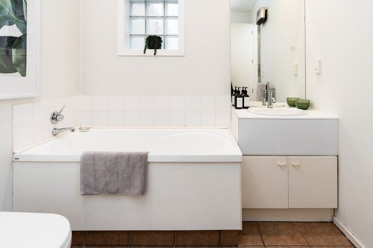 Photo of property in Tennyson Apartments, 18/25 Tennyson Street, Te Aro, Wellington, 6011