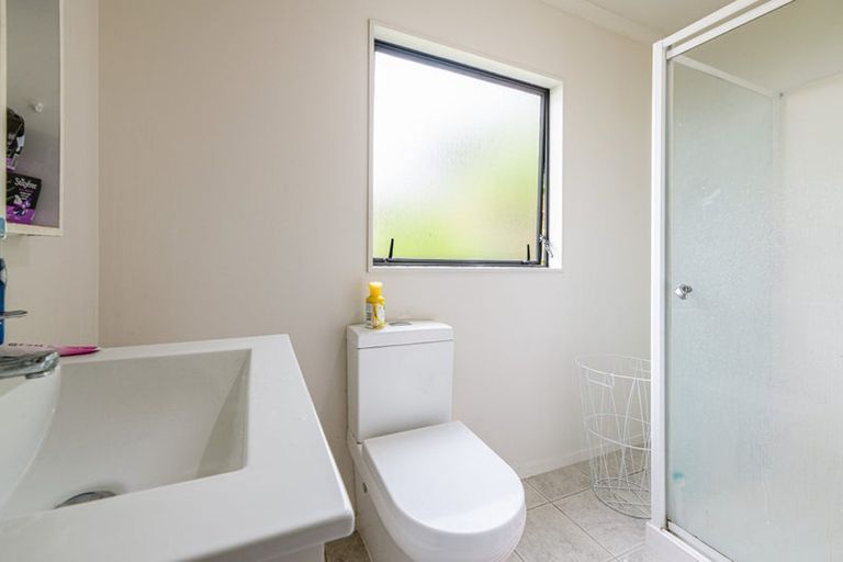 Photo of property in 74 Hetherington Road, Ranui, Auckland, 0612