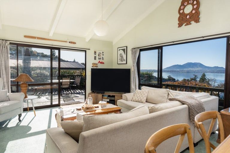 Photo of property in 1 Ewing Grove, Acacia Bay, Taupo, 3330
