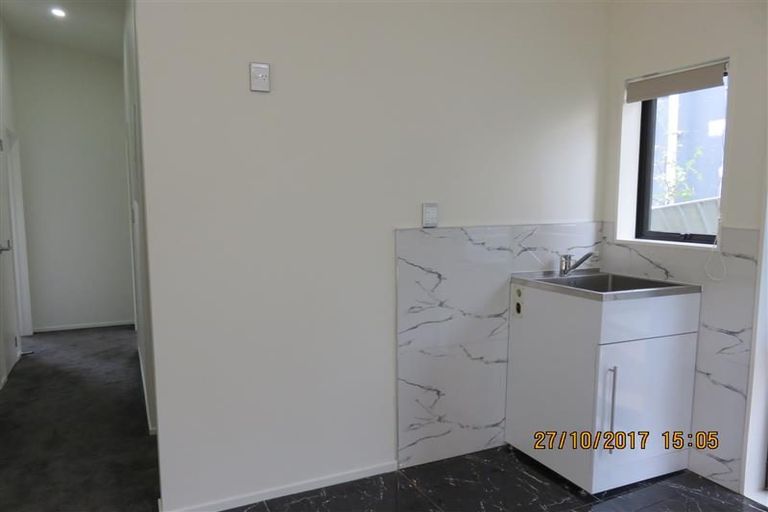 Photo of property in 5 Fernhaven Place, Massey, Auckland, 0614