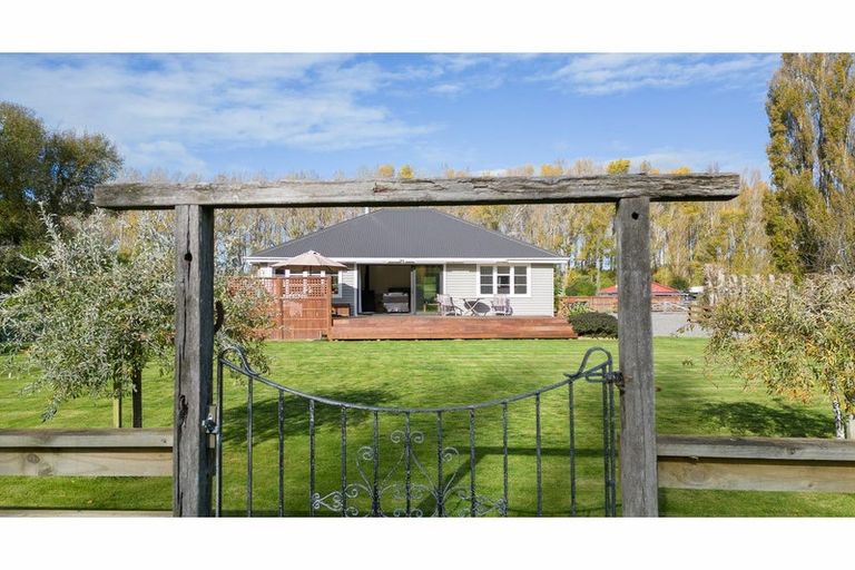 Photo of property in 101 Kainga Road, Kainga, Christchurch, 8083
