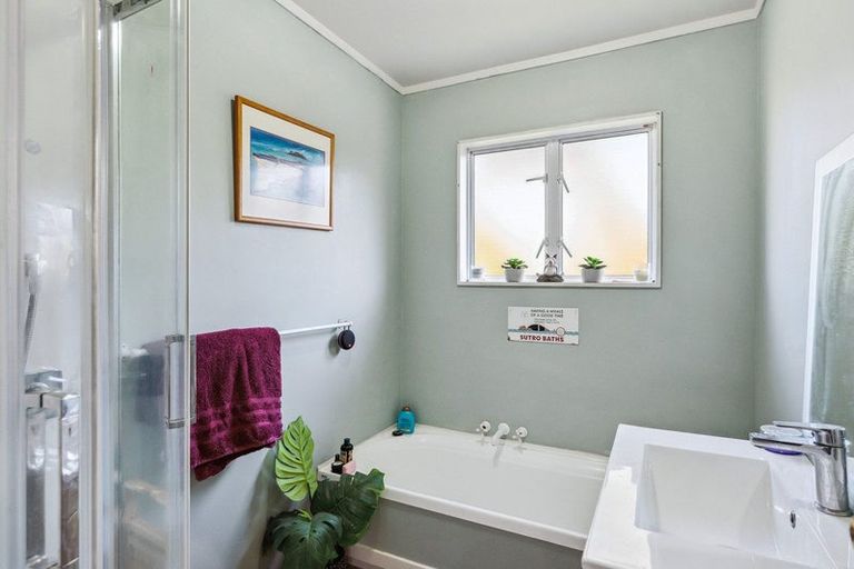 Photo of property in 18c Titoki Road, Waikanae Beach, Waikanae, 5036