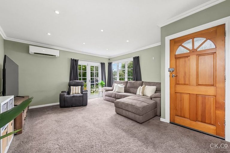 Photo of property in 6 Glen Road, Stokes Valley, Lower Hutt, 5019