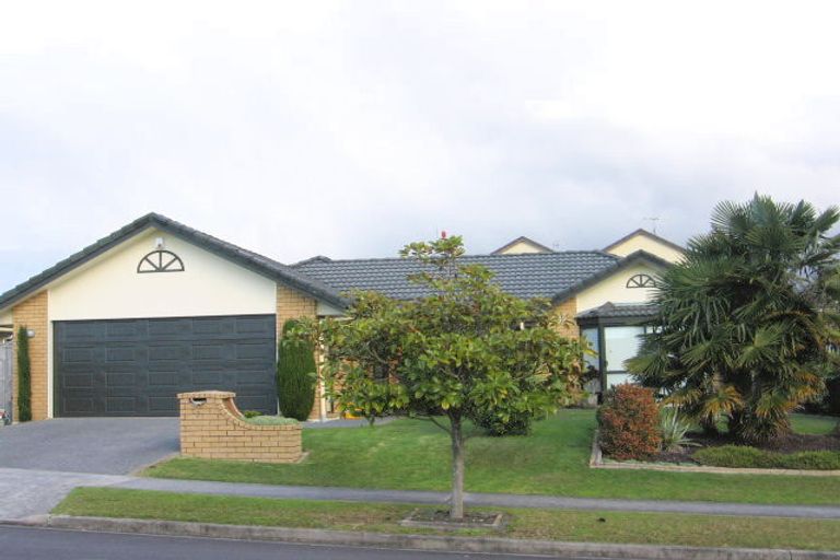 Photo of property in 7 Ridgefield Lane, East Tamaki Heights, Auckland, 2016