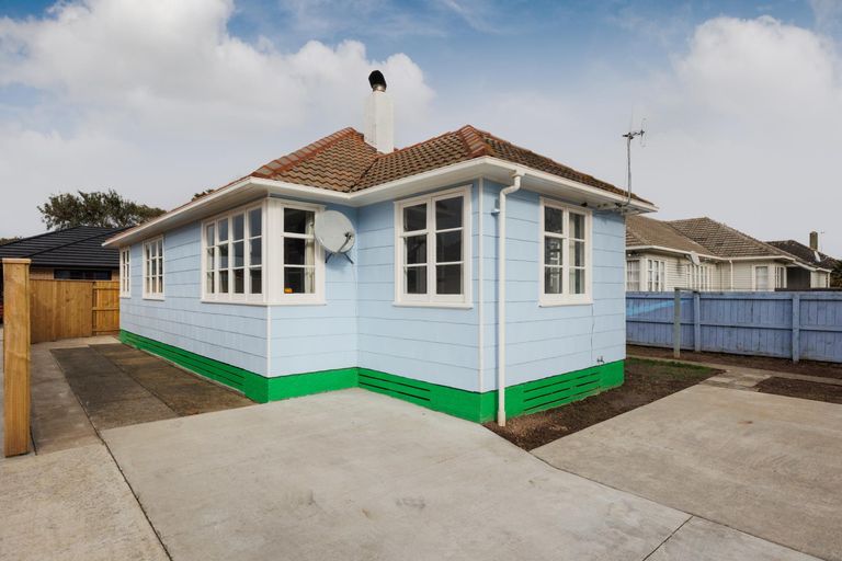 Photo of property in 70 Rangiora Avenue, Roslyn, Palmerston North, 4414