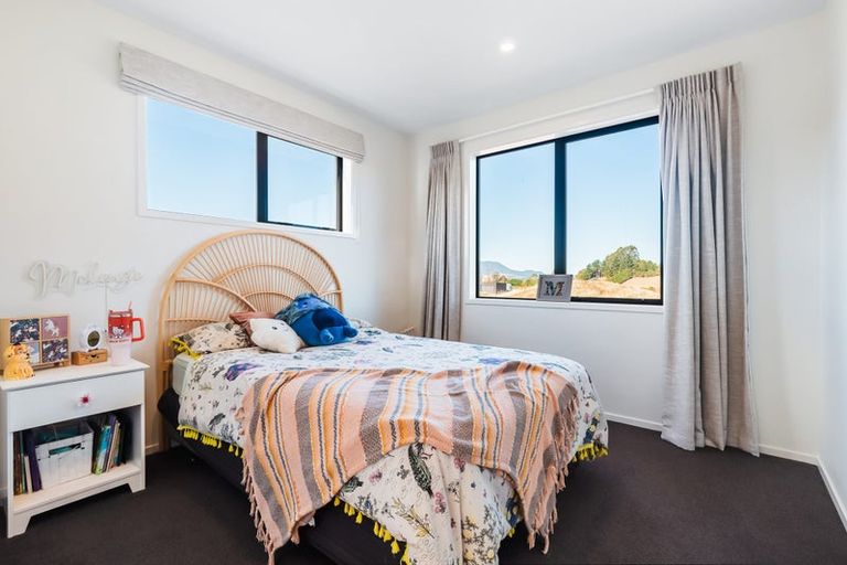 Photo of property in 2 Vickers Way, Acacia Bay, Taupo, 3385