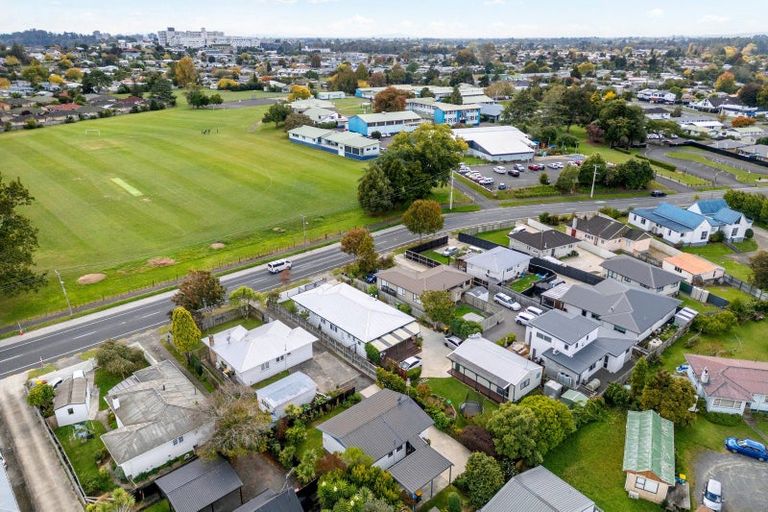 Photo of property in 35 Collins Road, Melville, Hamilton, 3206