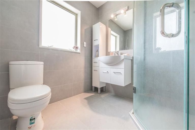 Photo of property in 4 Regatta Road, Torbay, Auckland, 0630