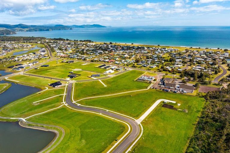 Photo of property in 105 Karearea Way, Matarangi, 3592