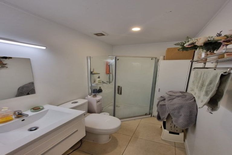 Photo of property in 15a Glen Vista Place, Bayview, Auckland, 0629
