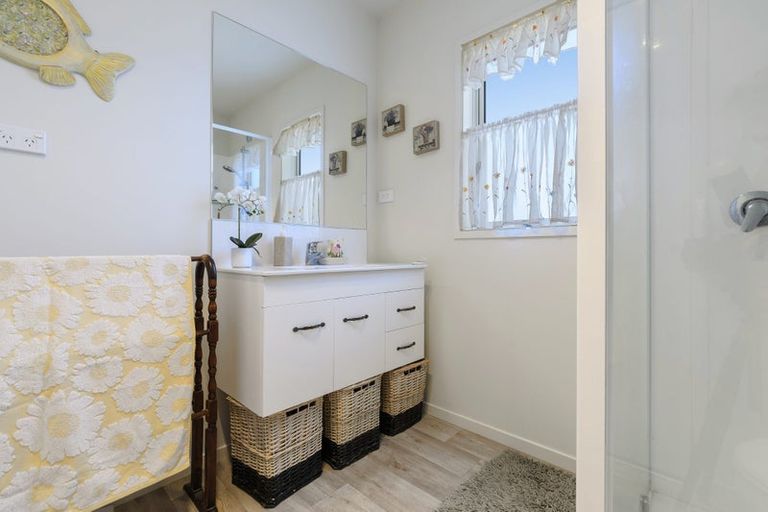 Photo of property in 11 Kamahi Crescent, Papamoa Beach, Papamoa, 3118