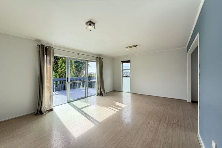 Photo of property in 10 Celeste Place, Totara Vale, Auckland, 0627