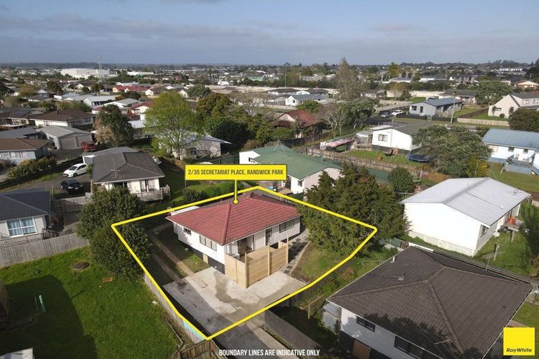 Photo of property in 2/35 Secretariat Place, Randwick Park, Auckland, 2105