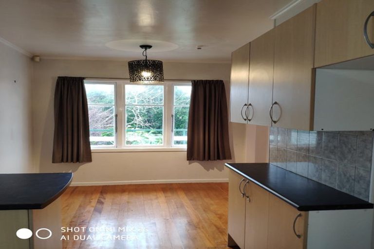 Photo of property in 73 Kervil Avenue, Te Atatu Peninsula, Auckland, 0610