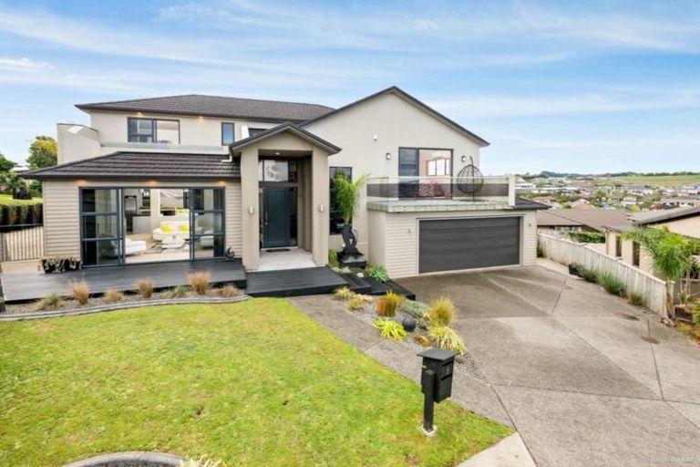 Photo of property in 8 Ellivani Rise, Pukekohe, 2120