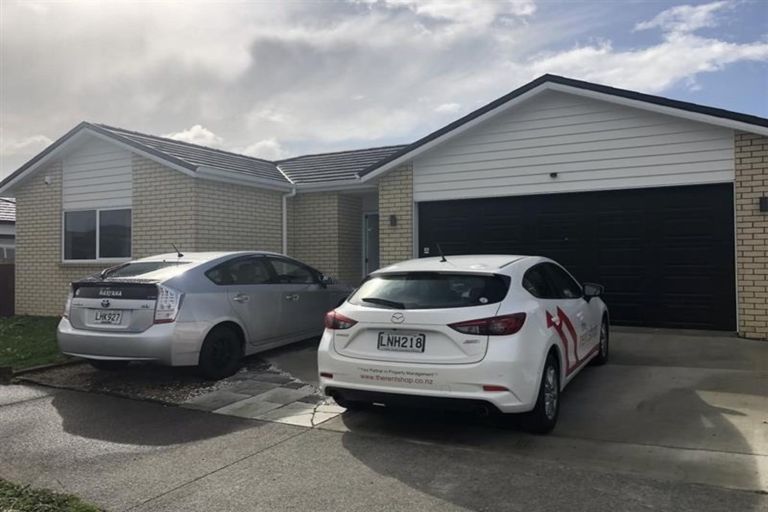 Photo of property in 17 Koroheke Road, Takanini, 2110