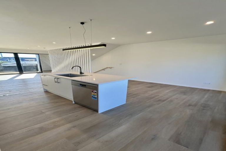 Photo of property in 15 Tiraumea Drive, Pakuranga, Auckland, 2010