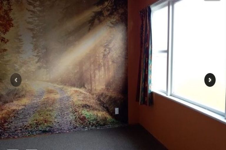 Photo of property in 2 Hobson Place, Takaro, Palmerston North, 4412