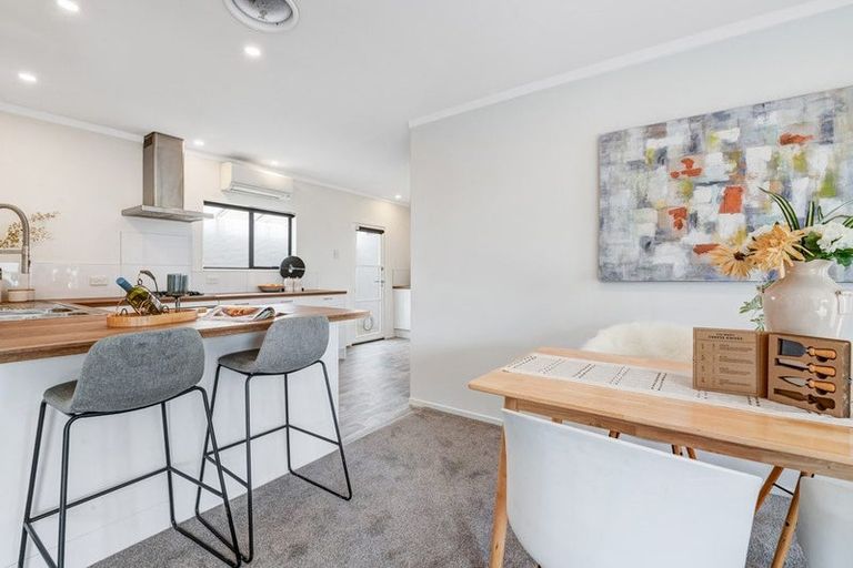 Photo of property in 12a Eagle Place, Red Beach, 0932